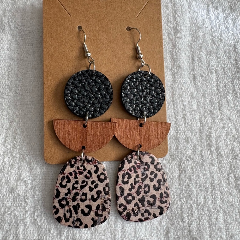 NWOT never worn Leopard Print Dangle Earrings